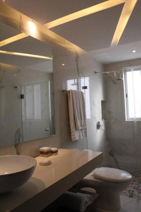 Beach Front Renewed Apartment Cancun Bagian luar foto