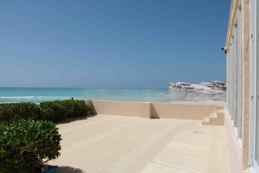 Beach Front Renewed Apartment Cancun Bagian luar foto